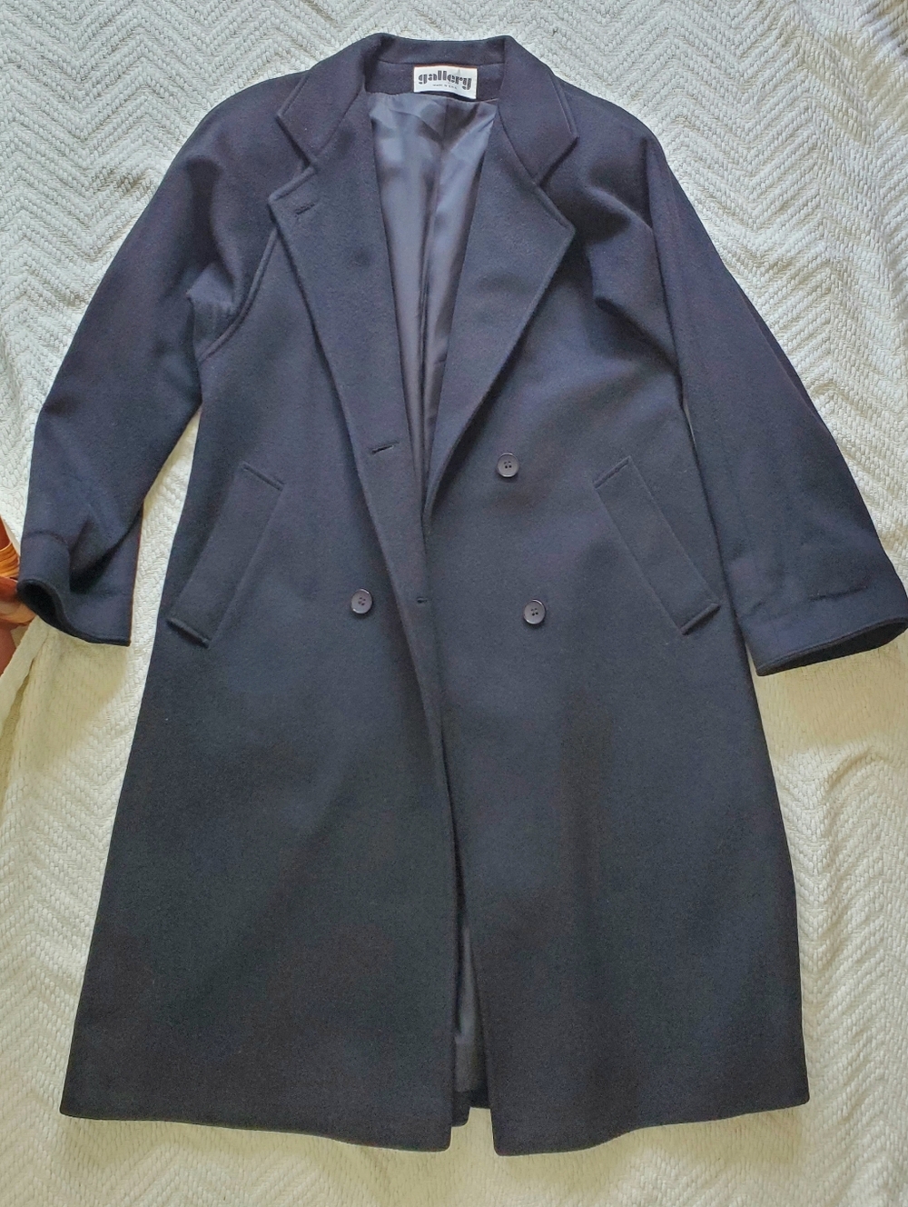 Classic Vintage Black Wool Trenchcoat - Picture 6 of 14